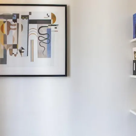 Radiant 1bd In Clignancourt Parigi