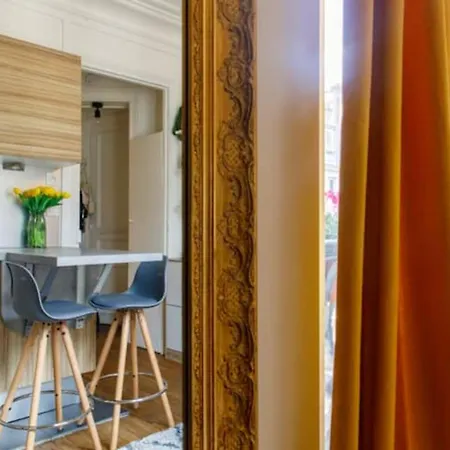 Radiant 1bd In Clignancourt Διαμέρισμα