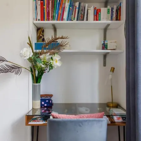 Radiant 1bd In Clignancourt